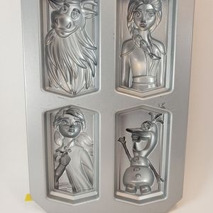 Nordicware "94378" Disney Frozen II Cast Character Cakelet Pan